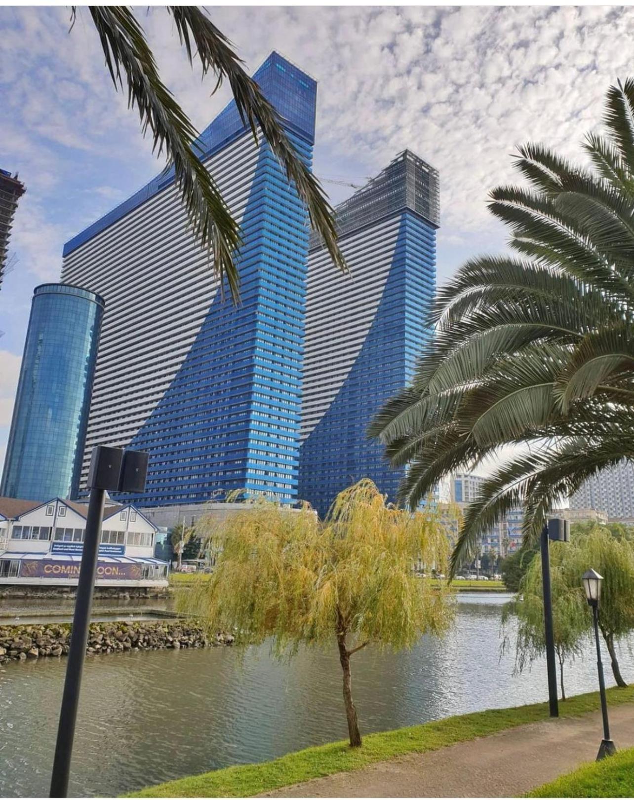 Black Sea Luxury Towers Hotell Batumi Exteriör bild